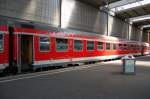 Ein umlackierter Bimz (IR-Wagen) war am 15.08.07 eingereiht in einem RegionalExpress nach Regensburg HBF, hier im Mnchener HBF fotografiert.