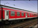 Ebenfalls im RE18 Lausitz  eingesetzt: ABbd-Wagen 5080 84-80 030-1 (Bauart 406.1) mit 3 1.Kl.Abteilen, Rollstuhlfahrerabteil, Rollstuhlfahrergeeignetes WC, Fahrradabteil, und Zugfhrerabteil. Die Wagen laufen dort hauptschlich fr den Touristenverkehr mit vielen Fahrrdern zwischen Spreewald u. Elbflorenz in diesem Umlauf. Rollstuhlabt. u. -WC sind im Stwg nochmals vorhanden. 