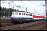 110353 mit DB Autozug Richtung Duisburg fährt hier am 25.4.1999 um 15.06 Uhr in Essen HBF ein.