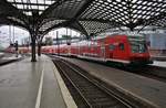RE9 (RE10915)  Rhein-Sieg-Express  von Aachen Hauptbahnhof nach Siegen macht sich am 1.7.2017 im Kölner Hauptbahnhof auf den Weg. Zuglok war 111 093.