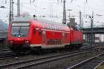 Die 143 198-0 fhrt mit dem  ISERLOHNER   aus dem Hauptbahnhof Hagen in Richtung Iserlohn. Auf dem Foto kann man gut den Doppelstocksteuerwagen und die 143 gut erkennen.Das Foto entstand am 30.11.2007. 