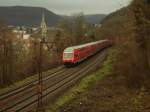 Regional-Express nach Ulm mit Schublok 146 204-3 vor der Kulisse von Geislingen(Steige). 22.12.08
