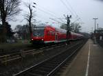 Der RE4 von Kohlscheid nach Dortmund-Hbf  und am Zugende ist die 111 116 DB steht in Kohlscheid bei Wolken am Kalten Nachmittag vom 22.1.2015.