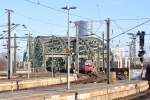 KÖLN, 28.02.2015, eine Regionalbahn nach dem Überqueren der Hohenzollernbrücke, kurz vor der Einfahrt in den Zielbahnhof Köln Hbf