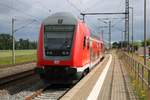 Nachschuss auf DABpbzfa mit BR 146.0 der Elbe-Saale-Bahn (DB Regio Südost) als verspäteter RE 16312 (RE30) von Naumburg(Saale)Hbf nach Magdeburg Hbf bei der Ausfahrt am Bahnhof Niemberg auf der Bahnstrecke Magdeburg–Leipzig (KBS 340). [17.6.2017 - 9:31 Uhr]