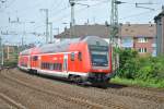 Am 28.4.2011 fhrt ein DosTo-Steuerwagen, geschoben von 146 025-2, als RE5 nach Emmerich, durch Dsseldorf-Volksgarten.