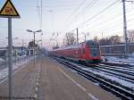 Am 28.1.2006 fhrt RE 1 Richtung Frankfurt (Oder) in den Bahnhof Erkner ein.