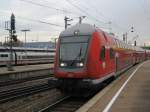 Ein Doppelstocksteuerwagen als RE mit Fahrtziel Moosbach-Neckarelz(Stuttgart Hbf.) Im Hintergrund sieht man auf Gleis 9 einen ICE 1 nach Berlin Ostbahnhof.