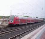 Der RE 1 nach Aachen Hbf nach einem leichten Regenschauer bei der Einfahrt von Dren.