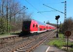 Am 15.04.2015 durchfährt der RE 10118 (Hamm (Westf) - Aachen Hbf) Eilendorf in Richtung Aachen.