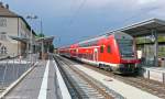 4 Jahre nach Bild-ID 868478 waren die Bahnsteige in Forchheim erhöht worden. Zudem wurde Gleis 1 für die stündlich hier wendende S1 nach Nürnberg neu verlegt. (Blick nach Norden am 30.4.11)