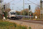 Am 18.10.2017 hat der IC 2355 (Rostock Hbf - München Hbf) gerade Saalfeld (Saale) verlassen und macht sich auf den Weg durch den Frankenwald. Schublok war die 120 144-1