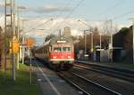 RE8 Verstärker bei der Durchfahrt in Jüchen Steuerwagen voraus.
9.3.2017