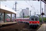 RE10122 nach Aachen Hbf mit Schublok 111 125 bei der Einfahrt Kln Hbf. Dies ist vmtl. ein Ersatzpark fr den von der Polizei beschlagnahmten RE1 Park vom Brand gestern 28.6.2009