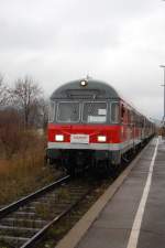 Um noch ein halbwegs ordentliches Bild des Steuerwagens der RB 13958 anzufertigen, verkniff ich mir meine Trnen noch bis der fr mich vorerst letzte lokbespannte Zug der Teckbahn den Bahnhof