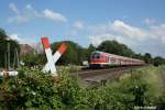 Ein Karlsruher Kopf wird mit seiner Garnitur von 218 447 am 11.06.2011 durch Othfresen geschoben.