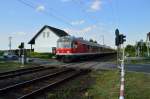 Mit dem Karlsruhersteuerwagen vorne weg, schiebt die 111 112 einen Verstärkerzug der RE4 nach Aachen Hbf.