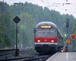 Ein Nachschuss vom RE4 Verstärkerzug von Düsseldorf-Hbf-Aachen-Hbf und  Vorne fährt die 111 120-2 DB kommt aus Richtung Neuss,Mönchengladbach,Herzogenrath und hilt in Kohlscheid