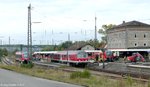 Blick nach Osten auf den Bahnhof Steinach am 5.10.11: 648 808 wartete auf Gleis 5 und nebenan stand die RB nach Ansbach auf Gleis 4. Wegen der Bauarbeiten konnte sie nicht wie üblich auf Gleis 3 halten. 