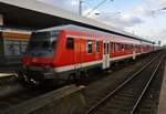 RE6 (RE11024) von Hamburg-Altona nach Westerland(Sylt) wartet am 25.3.2017 im Startbahnhof auf Abfahrt. Zuglok war 245 213-4.