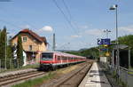 RE 22035 (Stuttgart Hbf-Tübingen Hbf) mit Schublok 111 049-3 in Betzingen 23.5.19