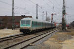 Der WEE-Ersatzzug der Linie RB89 erreicht Nördlingen auf der Fahrt von Aalen Hbf nach Donauwörth. (04.03.2023)