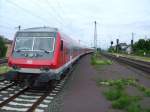 RB 15426 Frankfurt(Main)Hbf - Koblenz Hbf fhrt am 21.05.08 in Frankfurt-Hchst ein. Am Zugschluss schob Br 110.