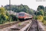  Steuerwagen voraus  wird die RB am 15.9.00 gleich den Bahnhof Lobenstein erreichen. Der Fotograf stand (auerhalb des Gleisbereiches) neben dem Ausfahrsignal, das man auf Bild # 550008 sieht.