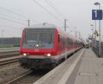 Mit 80-34 147-4 Bnrbdzf 480.3 an der Spitze steht am 14. Dezember 2013 eine RB aus Nürnberg Hbf im Bahnhof Allersberg.