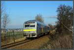 Der von 223 055 geschobene RE 6 Chemnitz - Leipzig passiert bei Göhren die Kulisse der Stadt Wechselburg. (13.02.2016)