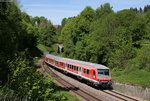 RE 22304 (Neustadt(Schwarzw)-Rottweil) mit Schublok 218 499-2 in Döggingen 21.5.16