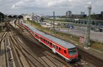 RB77 (RB21129) von Kiel Hauptbahnhof nach Neumünster verlässt geschoben von 112 175-5 den Starbahnhof.