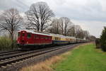 Nachdem 01 150 von Koblenz mit ihrem Postwagen zu ihrem Heimatort Hanau fuhr, zog die Re 4/4 10019 den Sonderzug von Koblenz zurück über Köln, Krefeld und weiter nach Bielefeld.

Stommeln/Pulheim, 01. April 2017