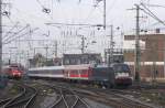 182 530 schiebt ihren RB-48-Ersatzzug aus dem Kölner Hbf Richtung Bonn-Mehlem (30.12.15).