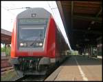 Der  Nordrhein-Westfalen-Express  RE10130 nach Aachen Hbf mit Schublok 146 028 in Hamm (Westf.) 2.5.2009