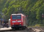 Einfahrt im Bahnhof von Eschweiler fr den RE 1 zur Weiterfahrt nach Hamm im  Juni 2012.