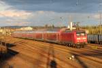 Die 146 022 mit dem RE1 von Aachen hier grad bei der Ankunft in Paderborn am Freitag Abend den 28/09/2012.