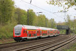 Östlich des Gelsenkirchener Hauptbahnhofs wurde dieser RE 2 auf seinem Weg nach Düsseldorf fotografiert.
Aufnahmedatum: 25. April 2016