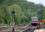 Ein Nachschuss vom RE4 Verstärkerzug von Düsseldorf-Hbf-Aachen-Hbf und Vorne fährt die 111 120-2 DB kommt aus Richtung Neuss,Mönchengladbach,Herzogenrath und hilt in Kohlscheid und fährt in Richtung Richterich,Laurensberg,Aachen-West. 
Bei Regenwolken am Abend vom 7.5.2014.