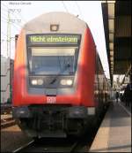 Der als RE 4326 eingefahrene RE6 steht nun in Dsseldorf Hbf an Gleis 4 und wartet auf die Abfahrt in Richtung KDA. Schublok war 146 019 21.3.2009