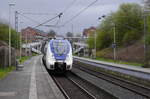 NX 351 (mit 375) durchfährt die S-Bahn-Station Köln-Blumenberg auf dem Weg nach Krefeld (29.3.17).