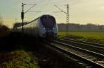 Bei Kaarst Broicherseite kommt der 9442 351 und sein Bruder 9442 852 aus dem Gegenlicht gen Krefeld Hbf gefahren. 19.12.2015