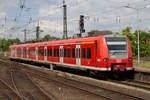 425 533 erreicht Köln Messe/Deutz als RE8 nach Troisdorf, am 14.05.2019. Wegen Bauarbeiten der S13 auf der rechte Rheinstrecke, fuhren an dieser Woche RE8 Züge nür zwischen Mönchengladbach und Troisdorf. 