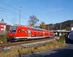 Der RE 9 - Rhein-Sieg-Express (Siegen Hbf - Aachen Hbf) kommt mit Steuerwagen voraus, hier kurz vor der Einfahrt in den Bahnhof Betzdorf/Sieg am 13.11.2011.