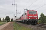 Am 16.09.2016 bespannte die Freiburger 111 062-6  Neuenburg am Rhein  eine RB (Offenburg - Basel Bad Bf), als sie bei Müllheim (Baden) gen Schweizer Grenze fuhr.