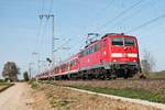 Mit einer RB (Offenburg - Neuenburg (Baden) fuhr am 06.04.2017 die 111 062-6  Neuenburg am Rhein  über die KBS 703 in Richtung ihrem vorletzten Zwischenhalt, den sie in Müllheim (Baden)