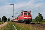Am Nachmittag des 02.06.2017 war 111 061 mit einer RB von Offenburg nach Basel Bad Bf unterwegs, als sie nördlich von Müllheim (Baden) im gleichnamigen Bahnhof einen Zwischenhalt einlegen