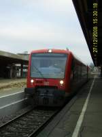 650 121-7 und 650 022-7 stehen am 27.12.2008 in Kirchheim/Teck Hbf und warten auf Ausfahrt in Richtung Wendlingen.