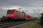 Am 14.09.2013 bespannte die Freiburger 146 236-5  Schwarzwaldbahn Erlebnispfad  eine RE aus Offenburg über Freiburg (Brsg) Hbf nach Basel Bad Bf, als sie an Hügelheim dem nächsten Halt