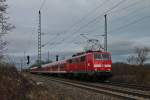 Am 14.02.2014 fuhr die Freiburger 111 054 mit einer RB nach Offenburg, als sie in den Bahnhof von Müllheim (Baden) fuhr.